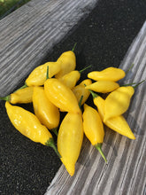 Load image into Gallery viewer, Aji Limon/Lemon (Pepper Seeds)